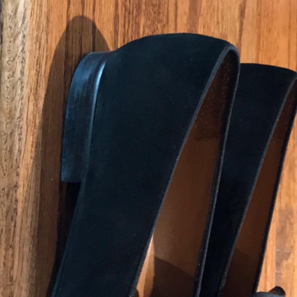 Shoes - Picture 2 of 3